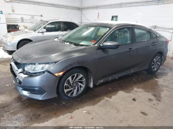19XFC2F7XJE002512 2018 HONDA CIVIC - Image 2