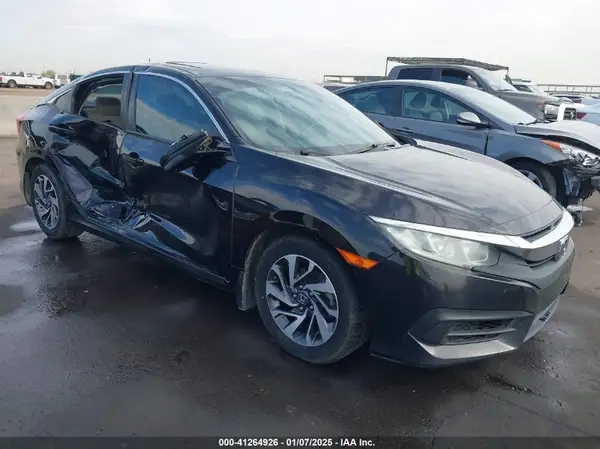 19XFC2F7XJE007676 2018 HONDA CIVIC - Image 1