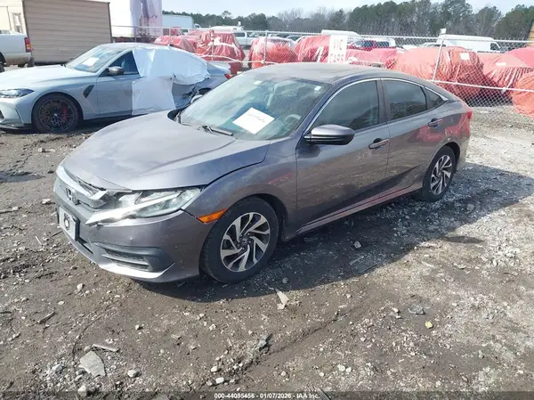 19XFC2F7XJE007998 2018 HONDA CIVIC - Image 2