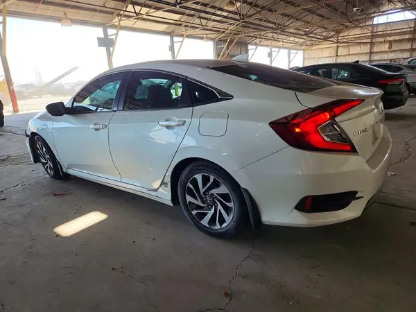 19XFC2F7XJE010786 2018 HONDA CIVIC - Image 2