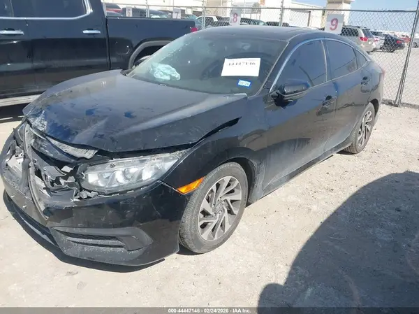 19XFC2F7XJE025255 2018 HONDA CIVIC - Image 2