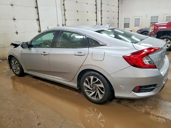 19XFC2F7XJE029676 2018 HONDA CIVIC - Image 2