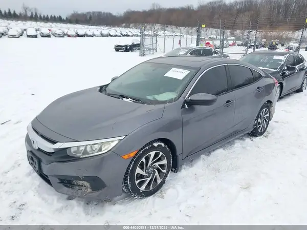 19XFC2F7XJE035820 2018 HONDA CIVIC - Image 2