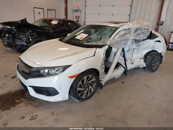 19XFC2F81JE014427 2018 HONDA CIVIC - Image 2