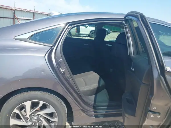 19XFC2F81JE026271 2018 HONDA CIVIC - Image 8
