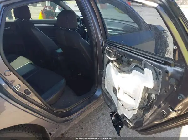 19XFC2F81KE004594 2019 HONDA CIVIC - Image 8
