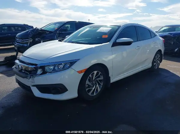 19XFC2F82JE004215 2018 HONDA CIVIC - Image 2