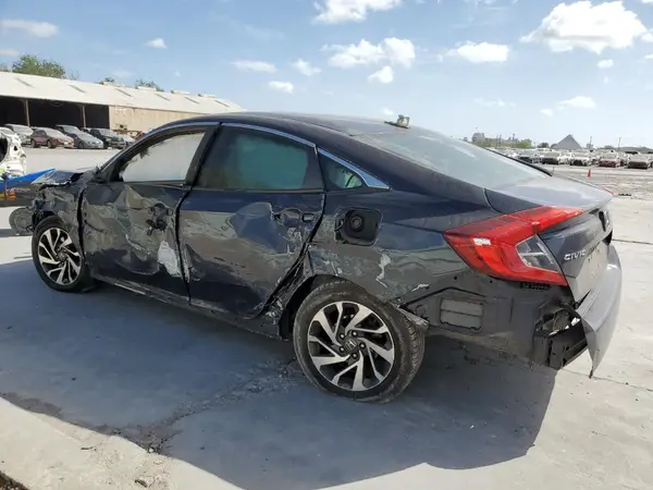 19XFC2F82JE013321 2018 HONDA CIVIC - Image 2