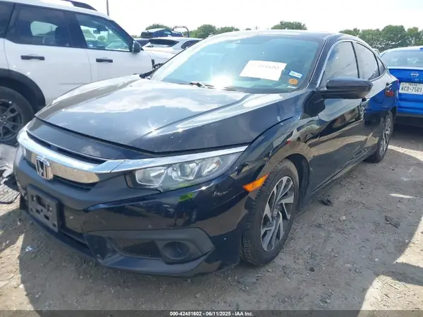 19XFC2F84JE015877 2018 HONDA CIVIC - Image 2