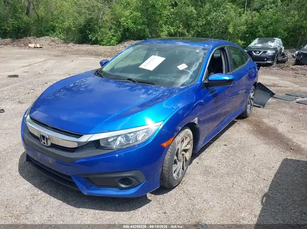 19XFC2F86JE007263 2018 HONDA CIVIC - Image 2