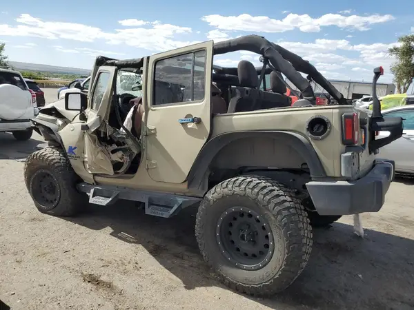 1C4HJWDG2HL569825 2017 JEEP WRANGLER - Image 2