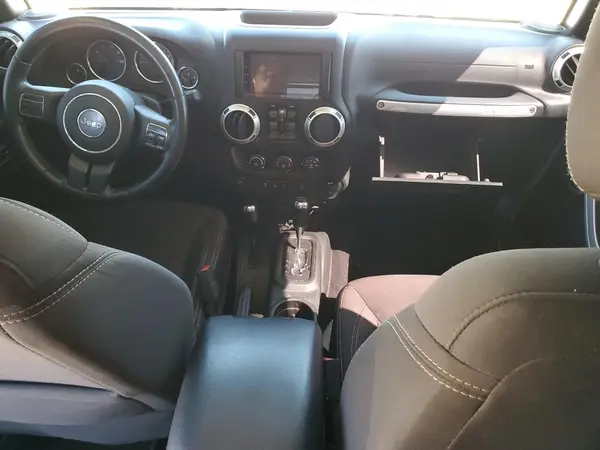 1C4HJWEG0HL615070 2017 JEEP WRANGLER - Image 8