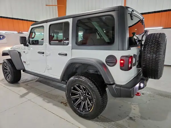 1C4HJXFG7PW560702 2023 JEEP WRANGLER - Image 2