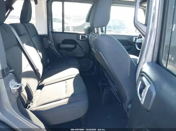 2021 JEEP WRANGLER auction photo 8