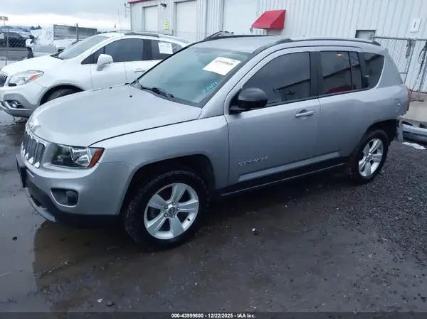 1C4NJCBA0GD641498 2016 JEEP COMPASS - Image 2