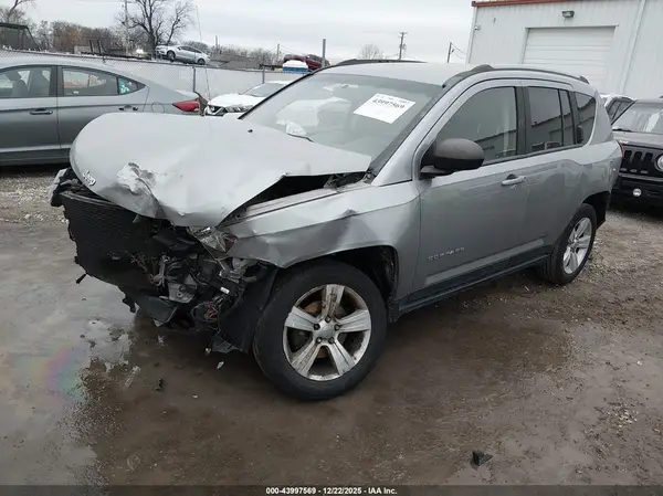 1C4NJCBA1GD611538 2016 JEEP COMPASS - Image 2