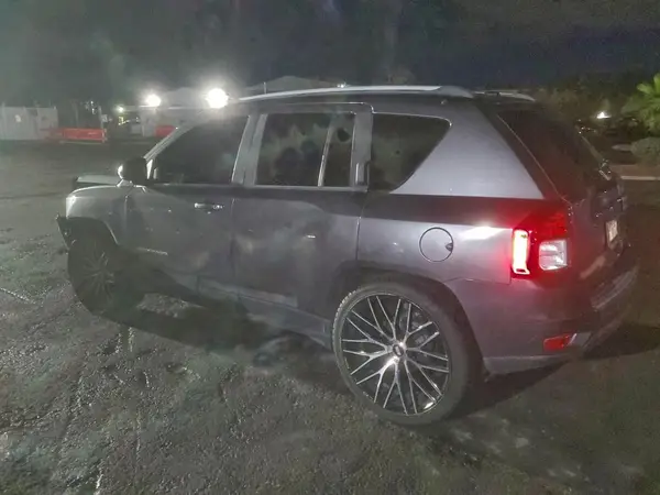 1C4NJCBA1GD633894 2016 JEEP COMPASS - Image 2