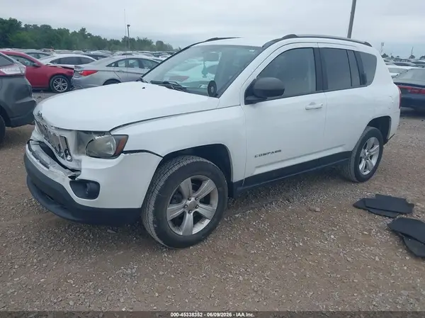 1C4NJCBA2GD633967 2016 JEEP COMPASS - Image 2