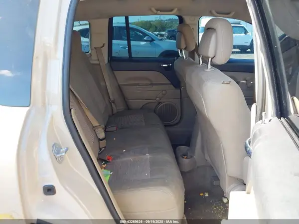 1C4NJCBA2GD815569 2016 JEEP COMPASS - Image 8
