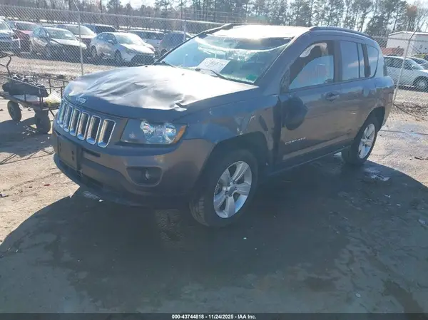 1C4NJCBA3GD611508 2016 JEEP COMPASS - Image 2