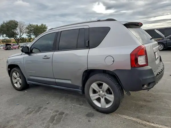 1C4NJCBA3GD641642 2016 JEEP COMPASS - Image 2