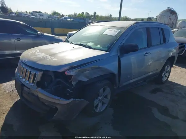 1C4NJCBA3GD675502 2016 JEEP COMPASS - Image 2