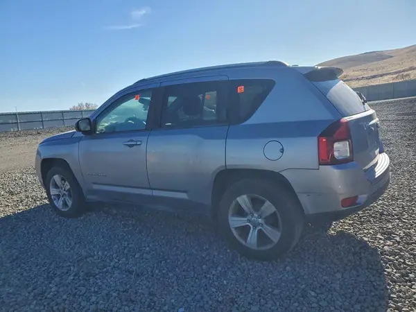1C4NJCBA4GD567602 2016 JEEP COMPASS - Image 2