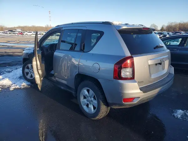 1C4NJCBA4GD601537 2016 JEEP COMPASS - Image 2