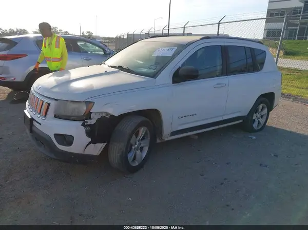 1C4NJCBA5GD666509 2016 JEEP COMPASS - Image 2