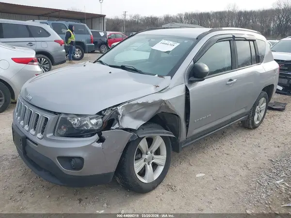 1C4NJCBA5GD743492 2016 JEEP COMPASS - Image 2
