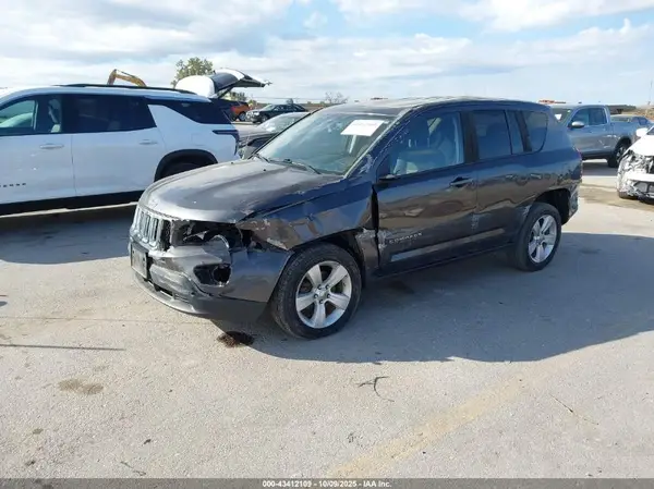 1C4NJCBA6GD574101 2016 JEEP COMPASS - Image 2
