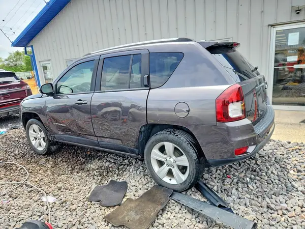 1C4NJCBA8GD611794 2016 JEEP COMPASS - Image 2