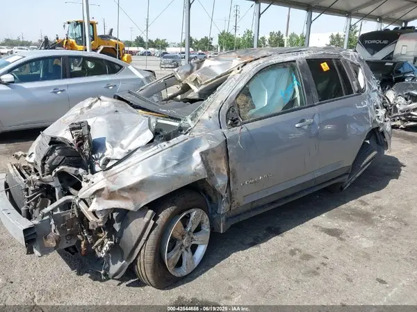 1C4NJCBA9GD743057 2016 JEEP COMPASS - Image 2