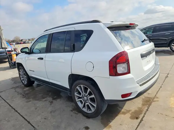 1C4NJCBA9GD777368 2016 JEEP COMPASS - Image 2