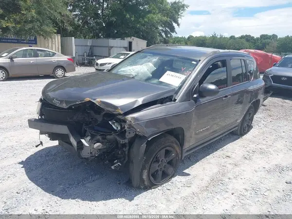 1C4NJCBA9GD815066 2016 JEEP COMPASS - Image 2