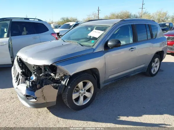 1C4NJCBAXGD525659 2016 JEEP COMPASS - Image 2