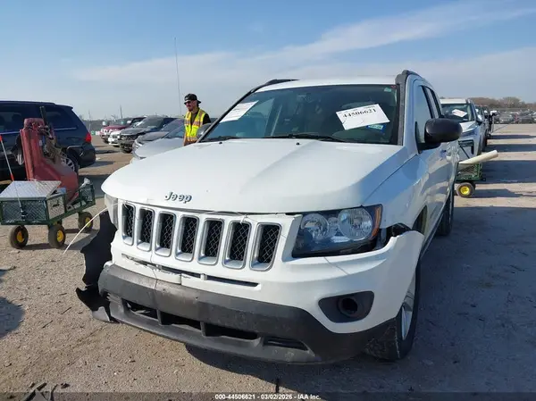 1C4NJCBAXGD568401 2016 JEEP COMPASS - Image 2