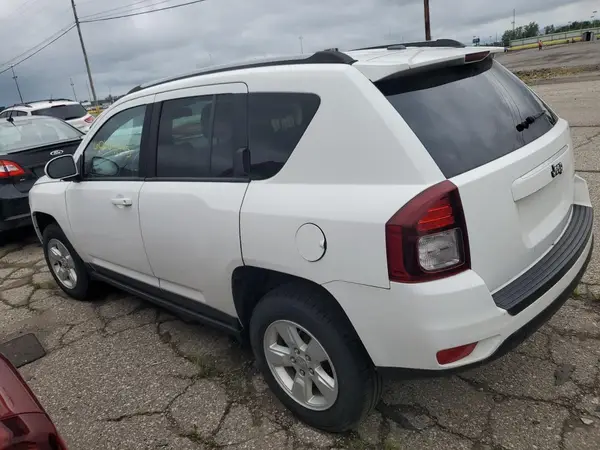 1C4NJCEA2GD735023 2016 JEEP COMPASS - Image 2