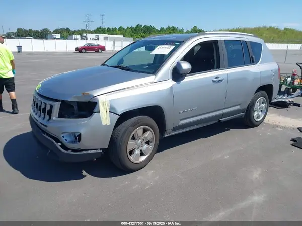 1C4NJCEA2GD735121 2016 JEEP COMPASS - Image 2