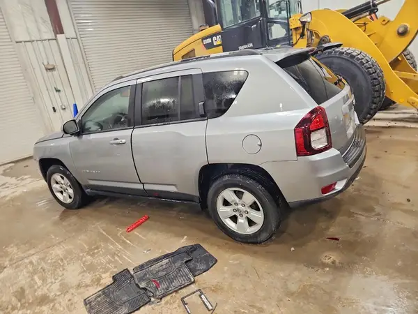 1C4NJCEA2GD784352 2016 JEEP COMPASS - Image 2