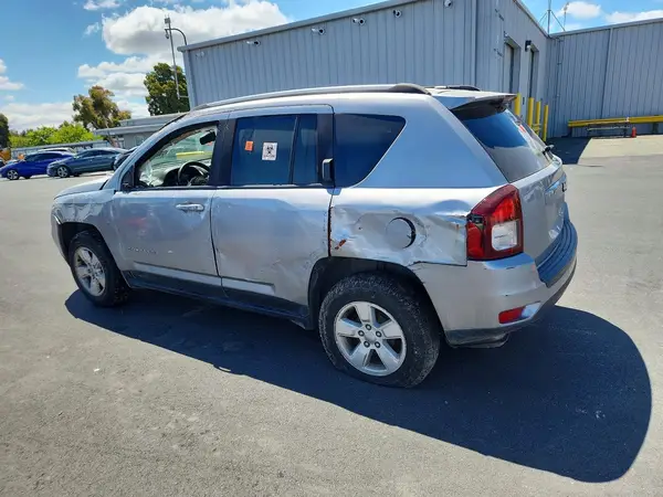 1C4NJCEA5GD735520 2016 JEEP COMPASS - Image 2
