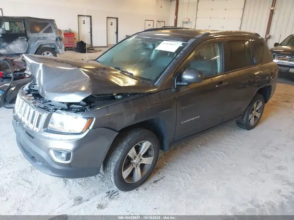 1C4NJCEA5GD763205 2016 JEEP COMPASS - Image 2