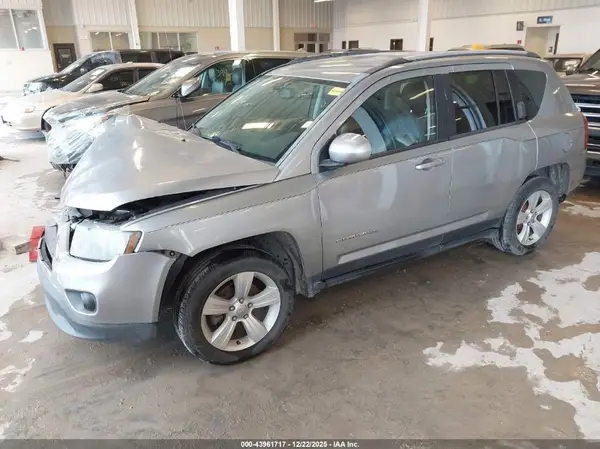 1C4NJCEA6GD588706 2016 JEEP COMPASS - Image 2