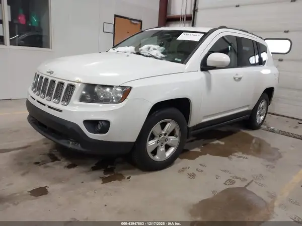 1C4NJCEA8GD766812 2016 JEEP COMPASS - Image 2