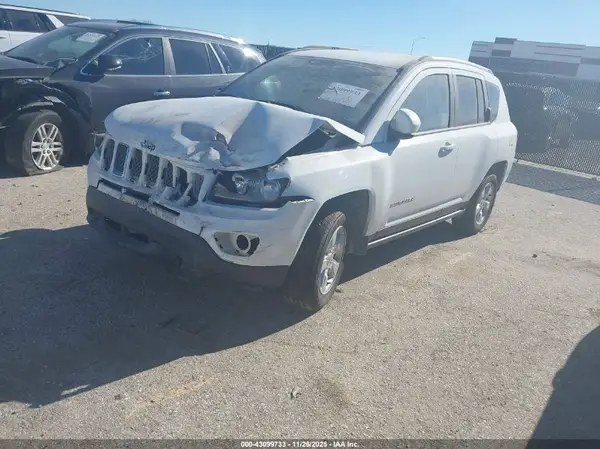 1C4NJCEB0HD160799 2017 JEEP COMPASS - Image 2
