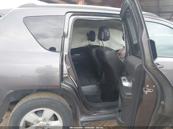 1C4NJCEB6HD160631 2017 JEEP COMPASS - Image 8