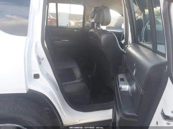 1C4NJCEB6HD162976 2017 JEEP COMPASS - Image 8