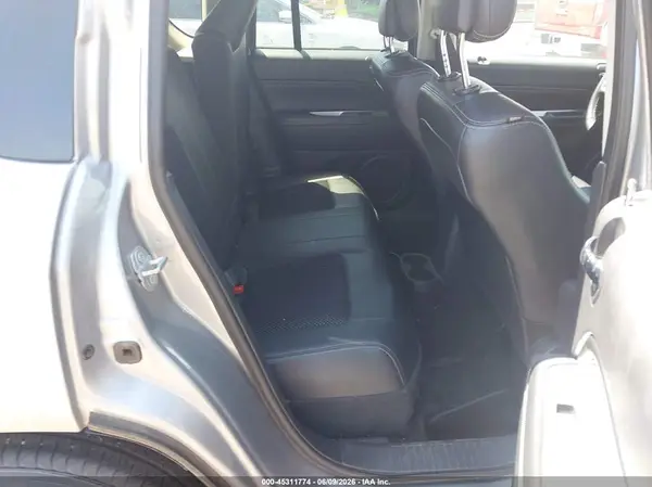 1C4NJCEB7HD206564 2017 JEEP COMPASS - Image 8