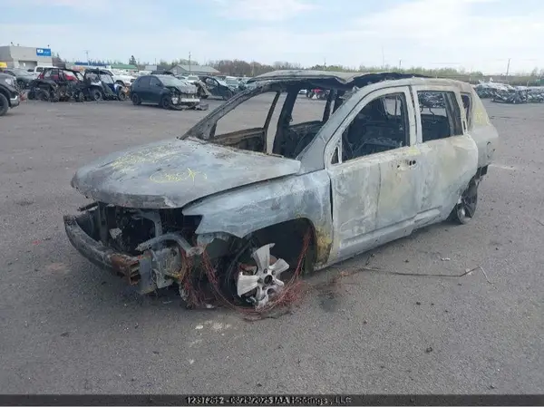 1C4NJDAB0GD585580 2016 JEEP COMPASS - Image 2
