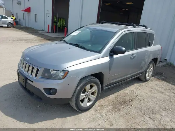 1C4NJDBB1GD566261 2016 JEEP COMPASS - Image 2